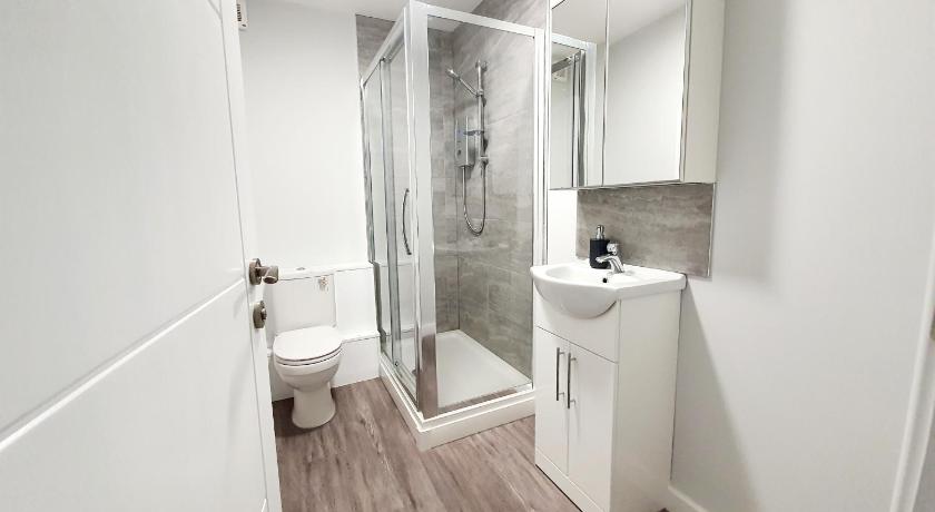 Modern Town Centre Studio Close to Beach photo