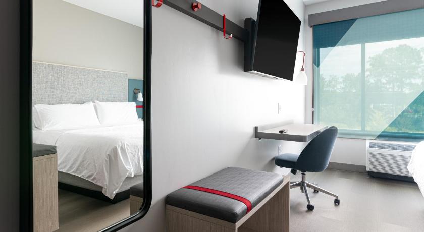 avid hotel Summerville photo