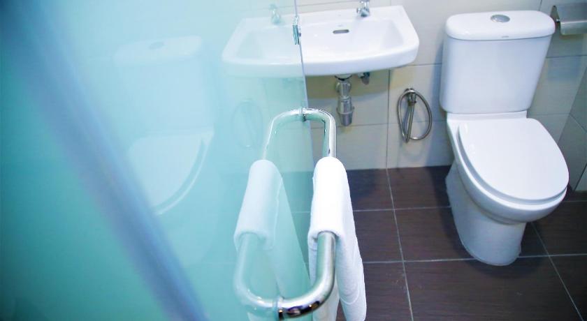 a bathroom with a toilet, sink and tub, PADI PADI HOTEL in Kangar