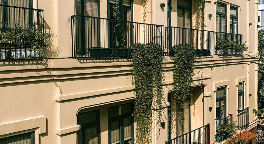 LA. CHRONIQUE HOTEL - image 6