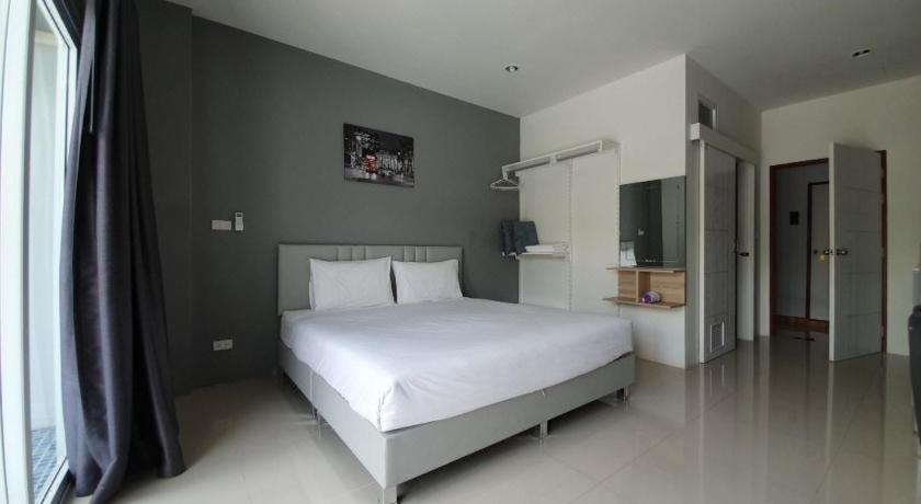 Image of Double Room with Garden View 3