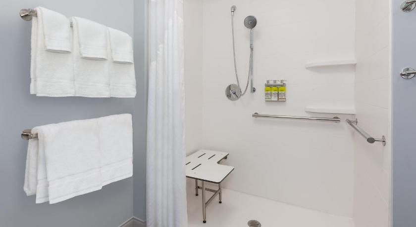 Holiday Inn Express & Suites Cedar Springs – Grand Rapids N photo
