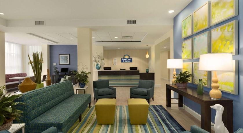 Days Inn & Suites by Wyndham Altoona