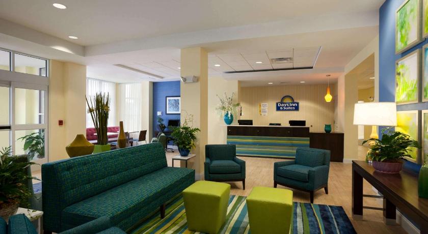 Days Inn & Suites by Wyndham Altoona