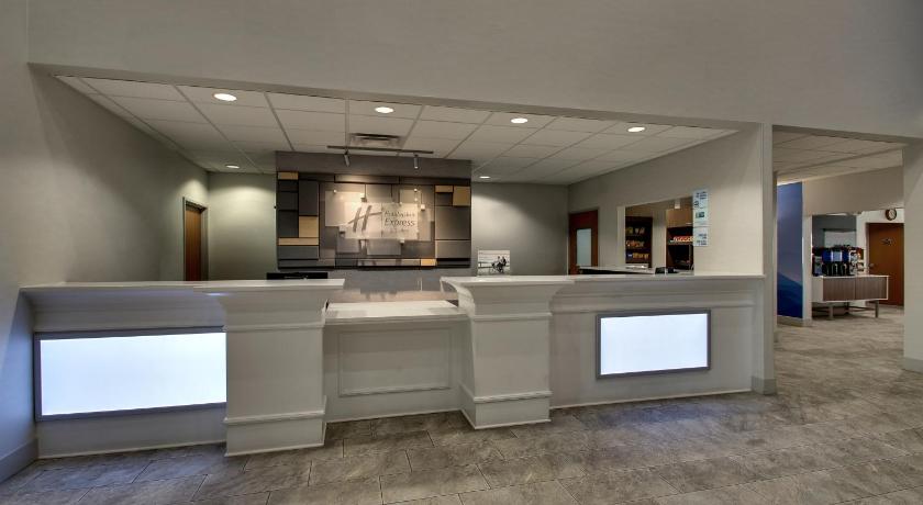 Holiday Inn Express Hotel & Suites Waukegan/Gurnee photo