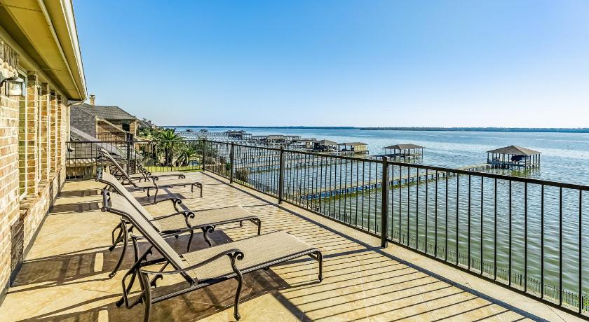 Lakeside Oasis photo
