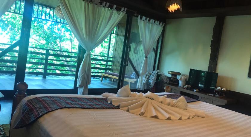 Image of Deluxe Double Room with Air Conditioning 8