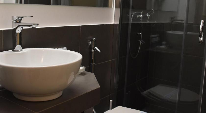 Image of Triple Room 4