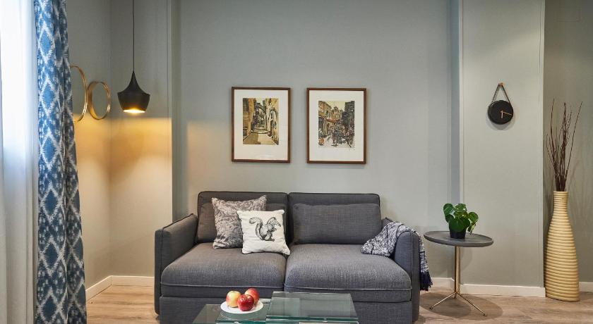 Cathedral Apartments — Hotel in Barcelona