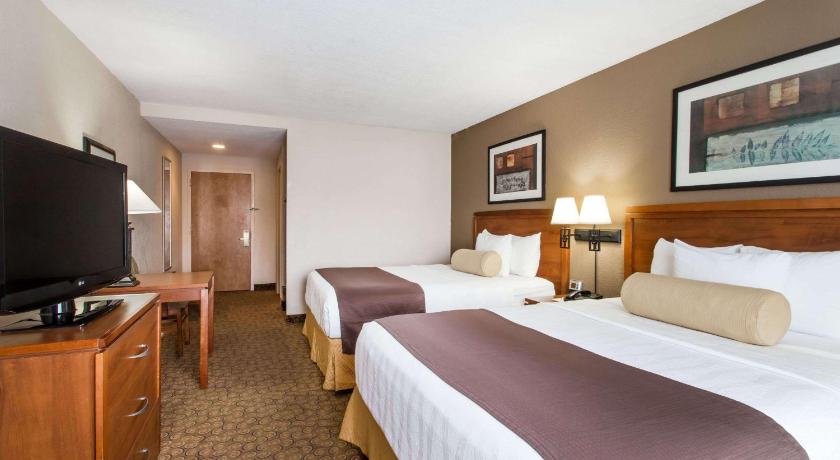 Days Inn & Suites by Wyndham Fort Pierce I-95