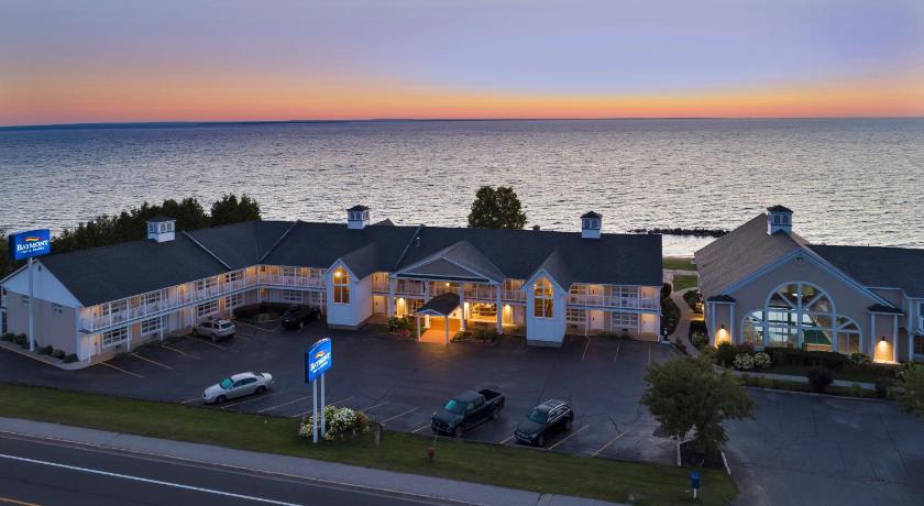 Baymont by Wyndham St. Ignace Lakefront