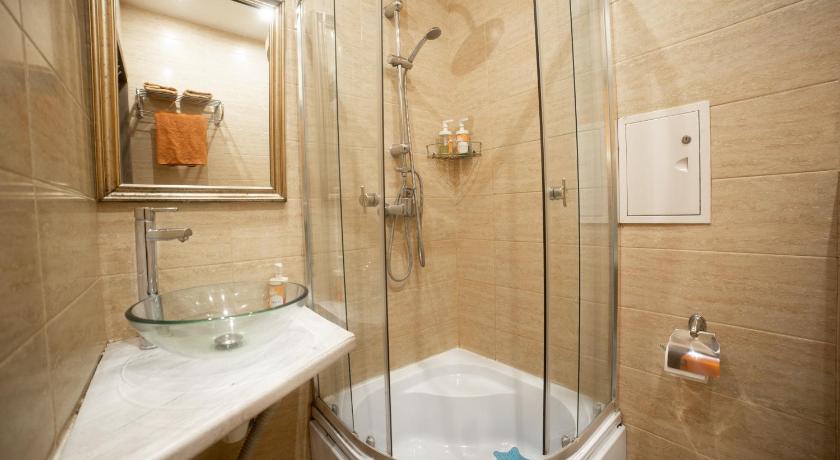 Avia House photo