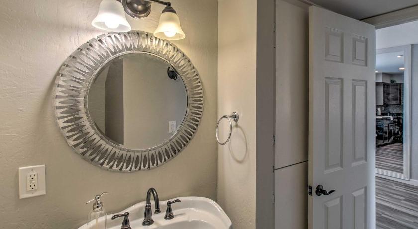 Condo 1 Mi to Old Town Scottsdale and Golfing photo