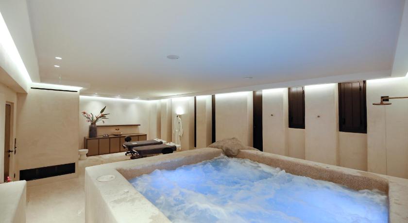 Aeonic Suites and Spa