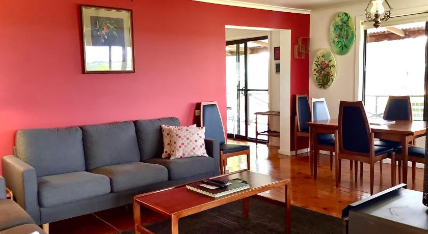 Gilgraves Vineyard Farmstay photo