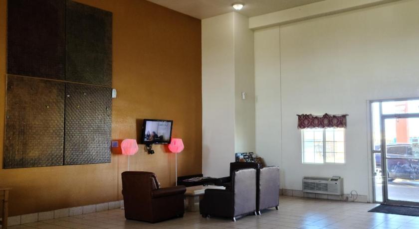 Budget host inn photo