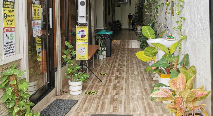 Acrige Apartelle 2-4 pax Queen @ heart of Bogo City photo