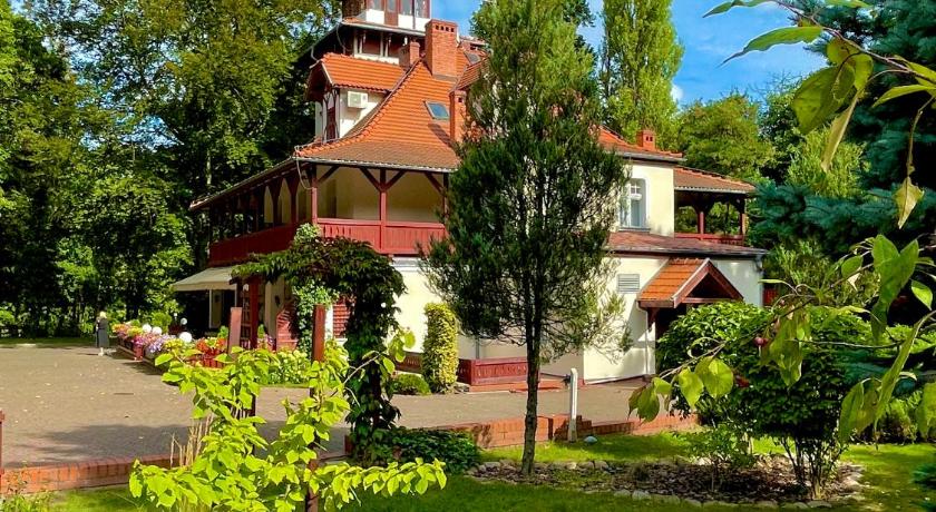 Straszny Dwor — Hotel in Chodziez