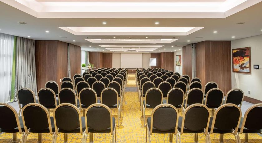 Park Inn by Radisson Makkah Aziziyah - image 11