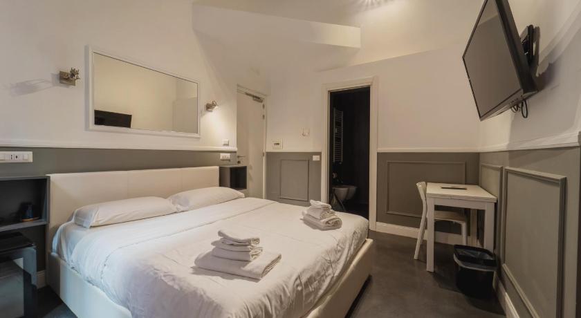 ローマ WE LOVE ROMA Guest House 4つ星 ホテル プール