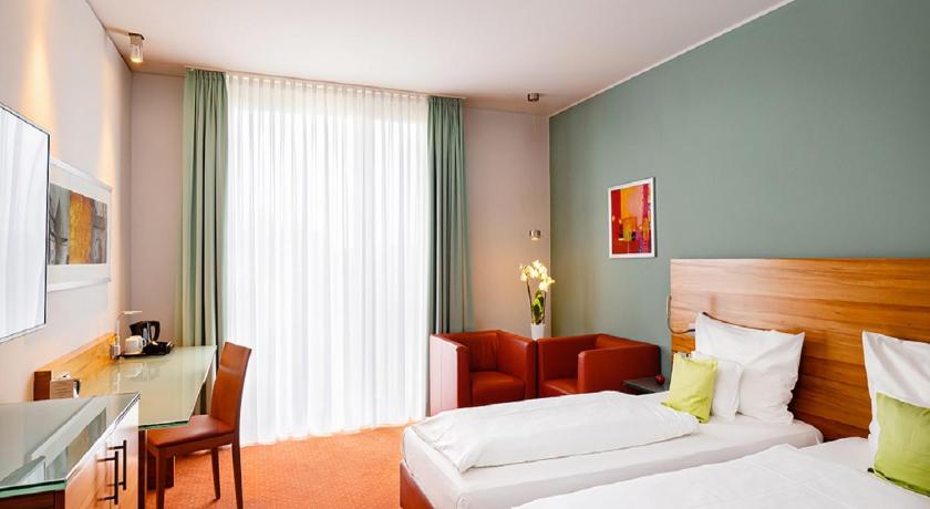 Schlosshotel Hellenstein photo