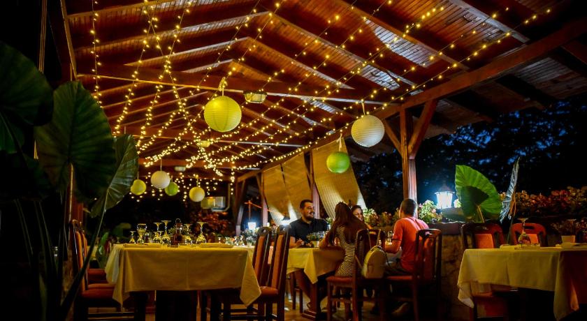 貝爾格勒 Hotel Centar Balasevic 4星级 酒店 泳池