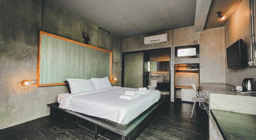 Image of Deluxe King Room 0