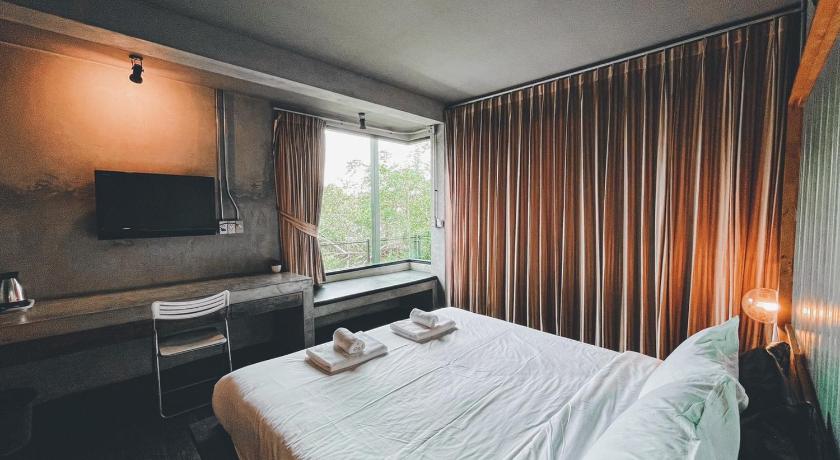 Image of Deluxe King Room 3