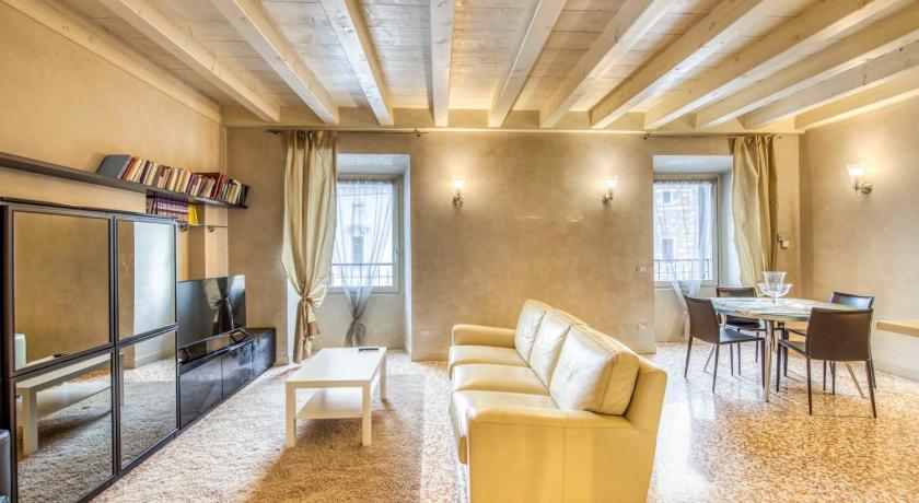 ApartmentsArena - Suite Mercatorum - Piazza Erbe — Hotel in Verona