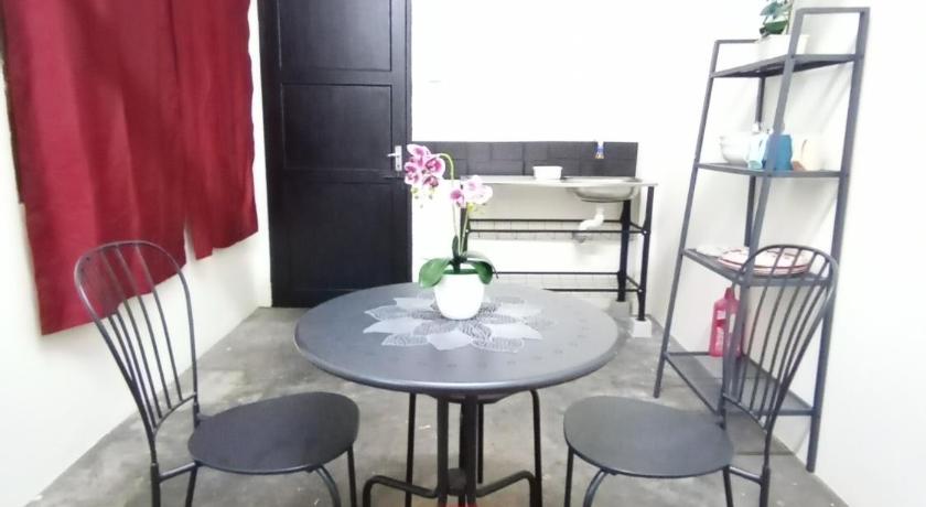 Minimalist Shop Stay @ Royal Town photo
