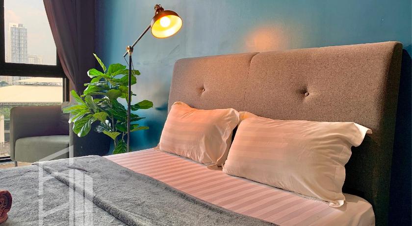 9am-5pm, SAME DAY CHECK IN AND CHECK OUT, Work from Home, Comfy & Quiet Tamarind Suites-Cyberjaya by photo