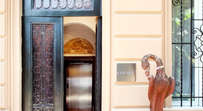 ローマ The Corner Townhouse Guest House 4つ星 ホテル レストラン