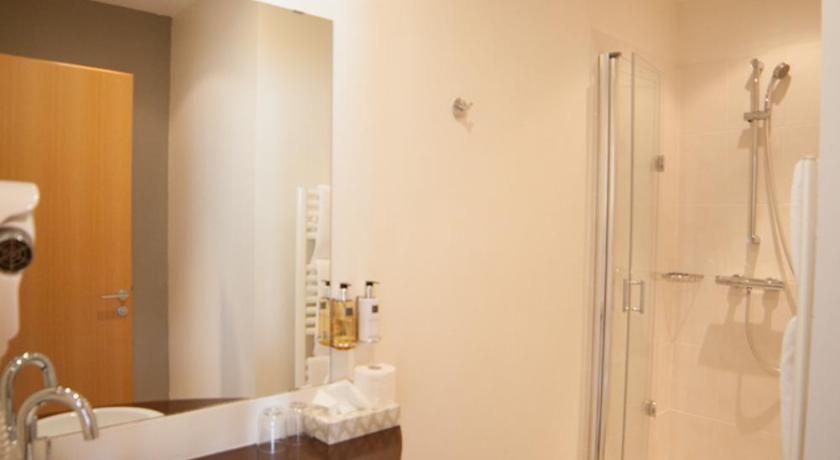 Image of Standard Twin Room with Garden View 2