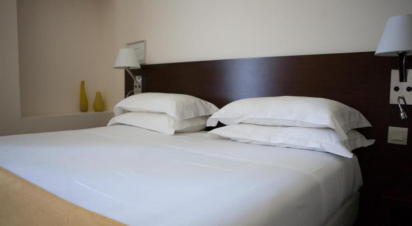 Image of Standard Twin Room with Garden View 3