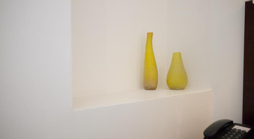 Image of Standard Twin Room with Garden View 7