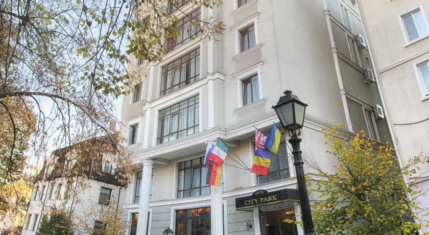 Entrance, City Park Hotel in Chisinau