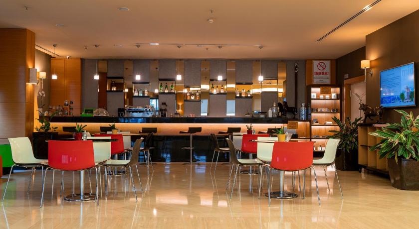 Midtown Hotel - image 11