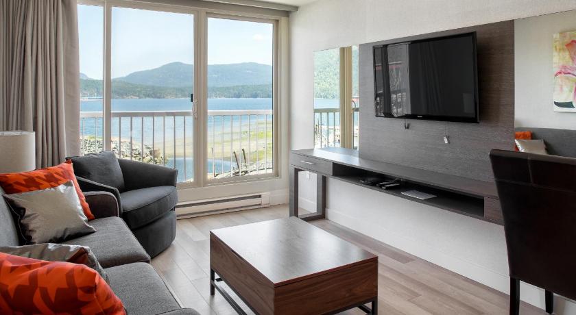 OCEANFRONT SUITES AT COWICHAN BAY