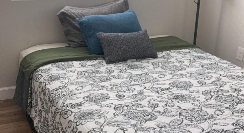 Close to downtown SA2 Homes — Hotel in Costa Mesa (CA)