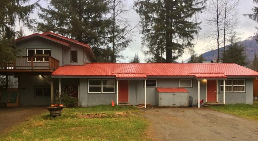 High Grade - Affordable, Near Mendenhall Glacier, Trails, and Conveniences -DISCOUNT ON TOURS! photo