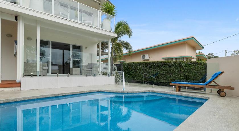 Lazy Days 1 — Hotel in Sunshine Coast