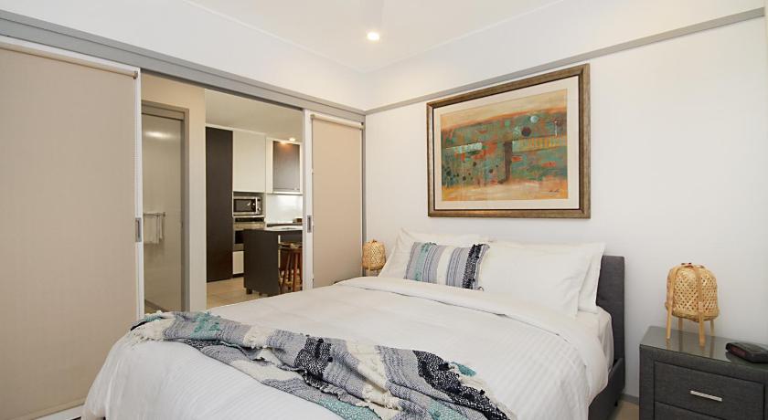 Spacious 3 bedroom apartment opposite surf club photo