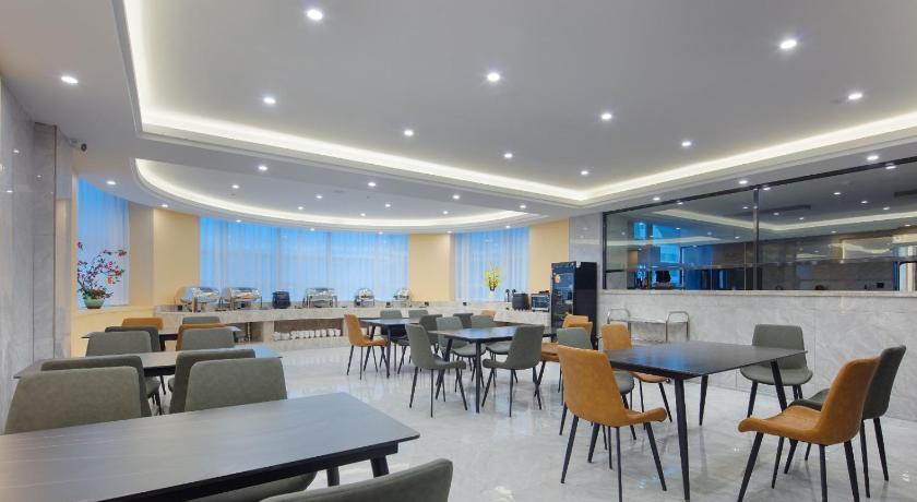 长沙 蔚徕酒店长沙贺龙体育馆黄土岭地铁站店 酒店 泳池