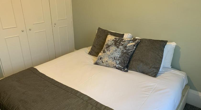 Chelsea Apartments photo