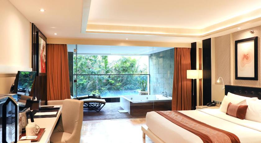 Image of Whirlpool Suite 1
