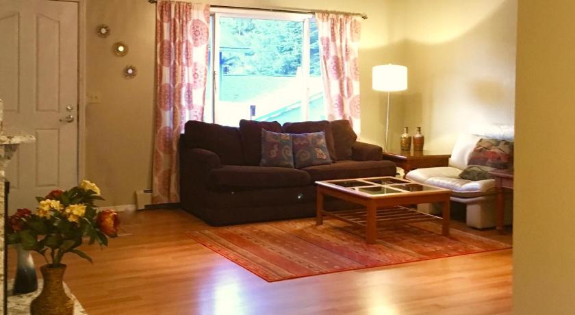 ジュノー Rainbow Row - Two Private Units in Complex, near Mendenhall Glacier, Trails, and Conveniences! 4つ星 宿泊施設 ロビー