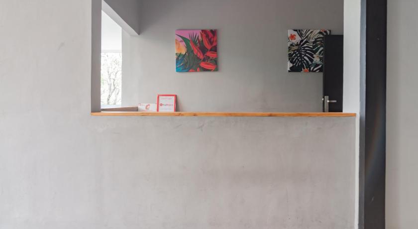 RedDoorz near Exit Toll Pasteur 4 – Bandung, ID