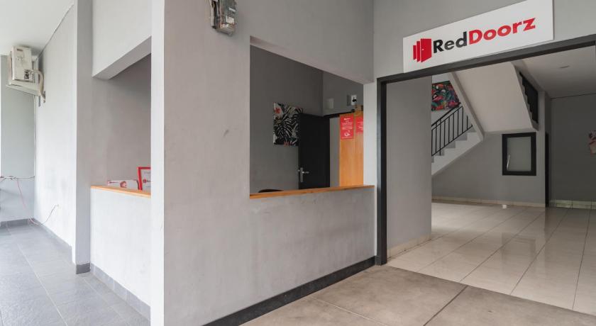 RedDoorz near Exit Toll Pasteur 4 – Bandung, ID