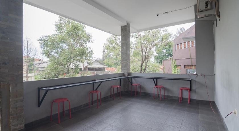 RedDoorz near Exit Toll Pasteur 4 – Bandung, ID
