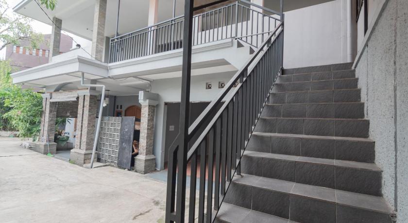 RedDoorz near Exit Toll Pasteur 4 – Bandung, ID
